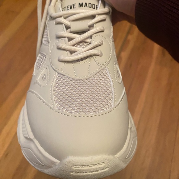Steve Madden Sneakers - Picture 4 of 10